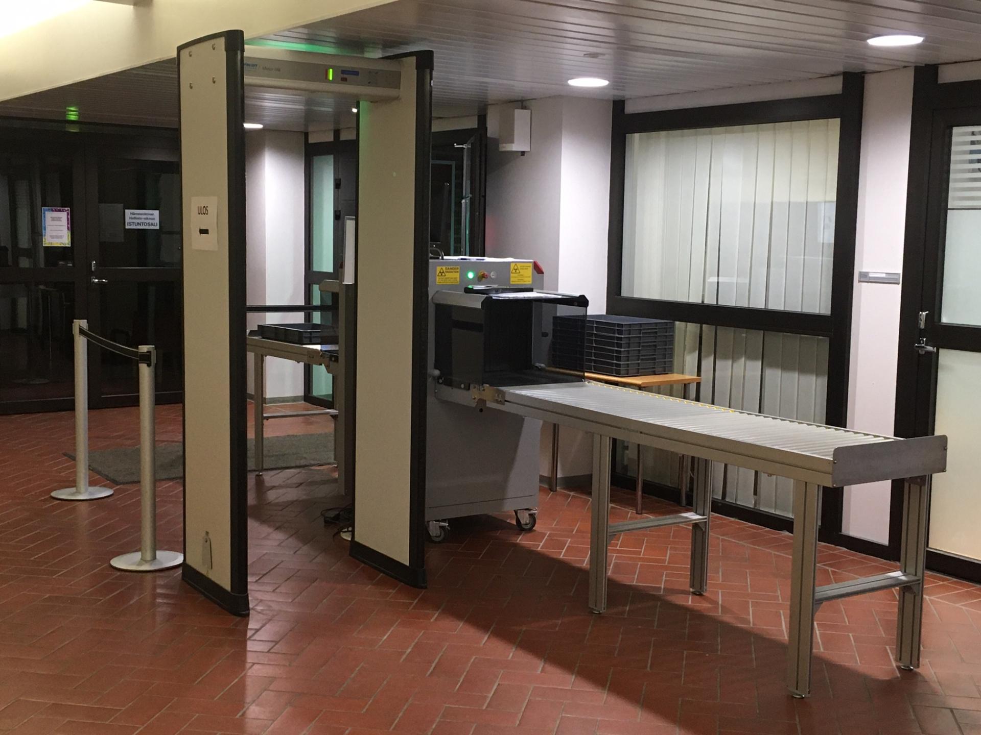 H&auml;meenlinnan oikeustalon turvatarkastus